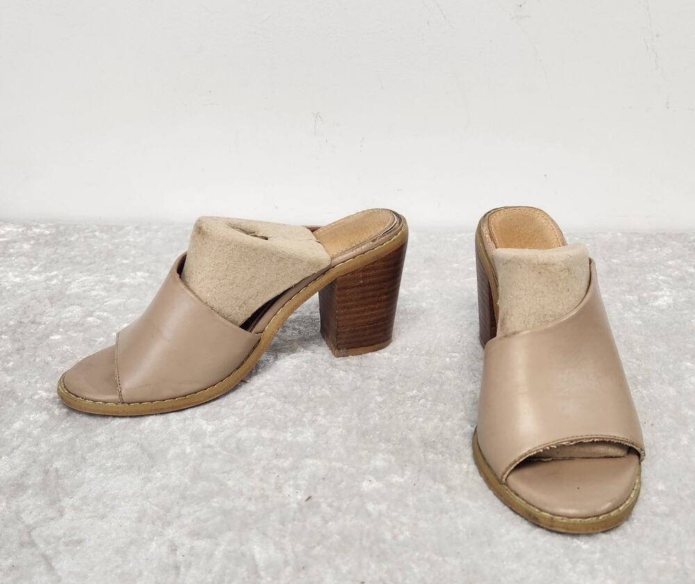 Mi.Mi Womens Beige Block Heel Mule Sandals-Size 6